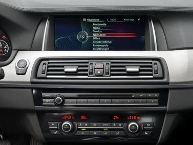 BMW M5 عملية فيس ليفت V (F10)، سيدان — شاشة نظام المعلومات والترفيه