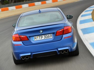 BMW M5 عملية فيس ليفت V (F10)، سيدان — منظر خلفي