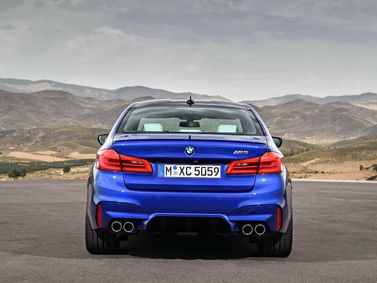 BMW M5 السادس (F90)، سيدان — منظر خلفي