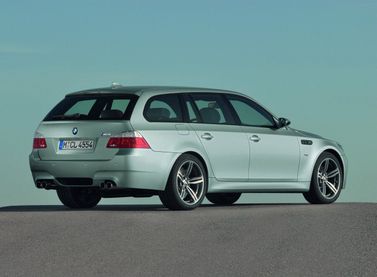 BMW M5 IV (E60/E61)، واجون 5 أبواب — منظر خلفي أيمن