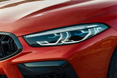 BMW M8 ط (F91/F92/F93)، قابلة للتحويل — المصباح الأمامي