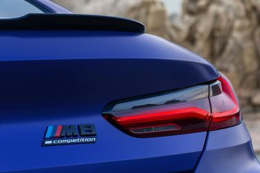 BMW M8 ط (F91/F92/F93)، كوبيه — الجزء الخلفي من السيارة عن قرب