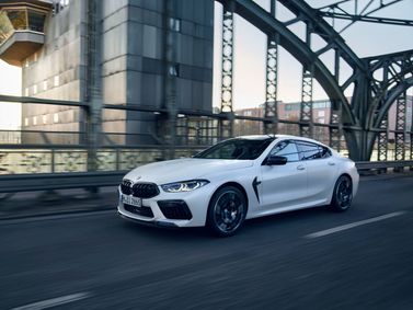 BMW M8 I (F91/F92/F93) عملية فيس ليفت I (F91/F92/F93)، سيدان Gran Coupe — منظر أمامي بزاوية ثلاثة أرباع