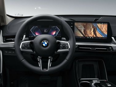 BMW X1 ثالثاً (U11/U12)، دفع رباعي 5 أبواب Long — منطقة السائق