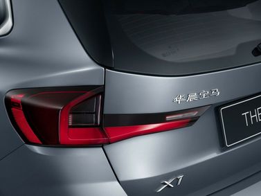 BMW X1 ثالثاً (U11/U12)، دفع رباعي 5 أبواب Long — المصباح الخلفي