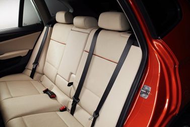 BMW X1 I (E84) فيس ليفت، دفع رباعي 5 أبواب — المقاعد الخلفية