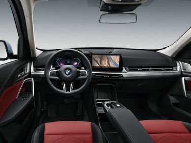 BMW X1 ثالثاً (U11/U12)، دفع رباعي 5 أبواب Long — لوحة القيادة