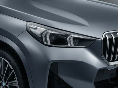 BMW X1 ثالثاً (U11/U12)، دفع رباعي 5 أبواب Long — المصباح الأمامي