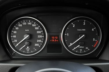 BMW X1 I (E84)، دفع رباعي 5 أبواب — لوحة العدادات