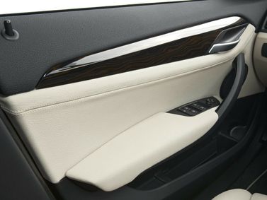 BMW X1 I (E84)، دفع رباعي 5 أبواب — تفصيل داخلي