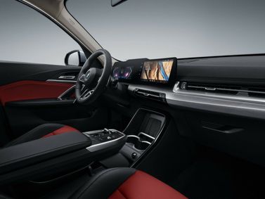 BMW X1 ثالثاً (U11/U12)، دفع رباعي 5 أبواب Long — منطقة السائق