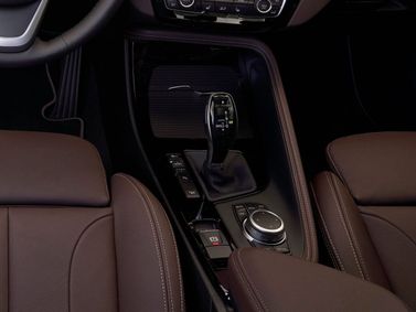 BMW X1 II (F48) فيس ليفت II (F48)، دفع رباعي 5 أبواب — الكونسول الوسطي