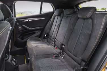 BMW X2 I (F39), Внедорожник 5 дв. — задние сиденья