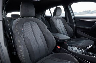 BMW X2 I (F39), Внедорожник 5 дв. — передние сиденья
