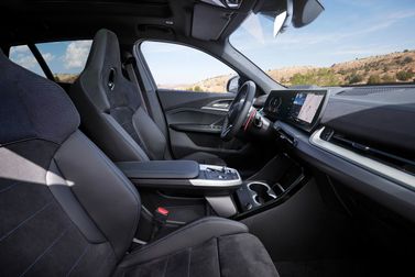 BMW X2 II (U10), Внедорожник 5 дв. — передние сиденья