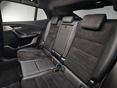 BMW X2 II (U10), Внедорожник 5 дв. — задние сиденья
