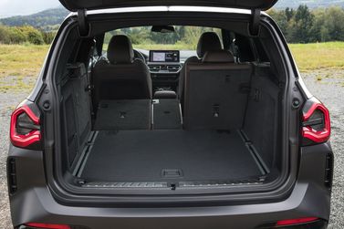 BMW X3 ثالثاً (G01) فيس ليفت، دفع رباعي 5 أبواب — حجرة الأمتعة