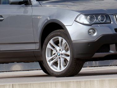 BMW X3 I (E83) فيس ليفت، دفع رباعي 5 أبواب — منظر أمامي أيمن