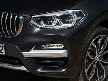 BMW X3 III (G01)، دفع رباعي 5 أبواب — الجزء الأمامي من السيارة عن قرب