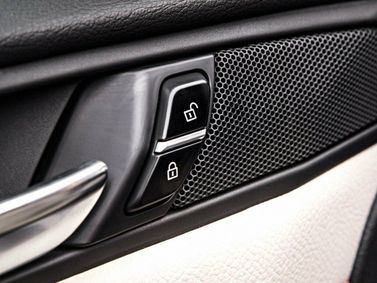 BMW X4 ط (F26)، دفع رباعي 5 أبواب — تفصيل داخلي