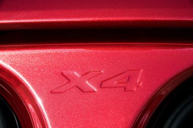 BMW X4 II (G02), Внедорожник 5 дв. — эмблема и обозначение модели