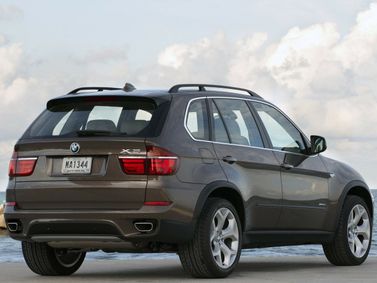 BMW X5 عملية فيس ليفت II (E70)، دفع رباعي 5 أبواب — منظر خلفي أيمن