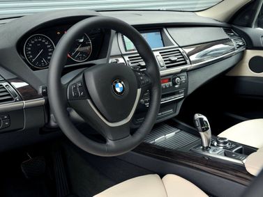 BMW X5 عملية فيس ليفت II (E70)، دفع رباعي 5 أبواب — منطقة السائق