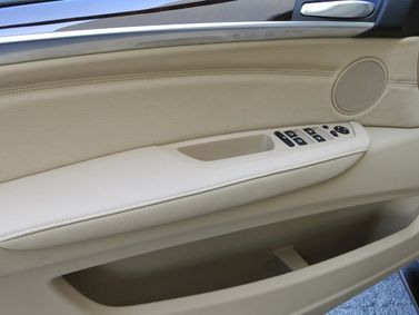 BMW X5 عملية فيس ليفت II (E70)، دفع رباعي 5 أبواب — تفصيل داخلي