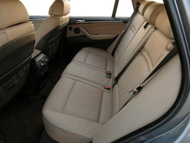 BMW X5 II (E70)، دفع رباعي 5 أبواب — المقاعد الخلفية