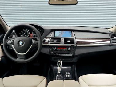 BMW X5 عملية فيس ليفت II (E70)، دفع رباعي 5 أبواب — لوحة القيادة