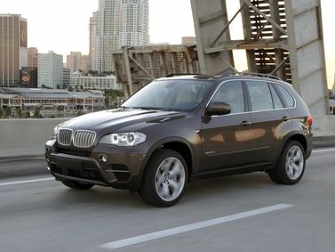 BMW X5 عملية فيس ليفت II (E70)، دفع رباعي 5 أبواب — منظر أمامي أيمن