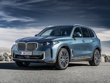 BMW X5 عملية فيس ليفت IV (G05/G18)، دفع رباعي 5 أبواب — منظر أمامي بزاوية ثلاثة أرباع