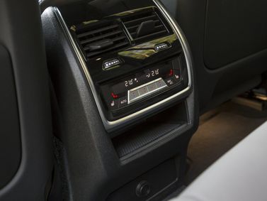 BMW X5 M III (F95)، دفع رباعي 5 أبواب — تفصيل داخلي