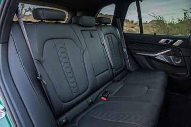 BMW X5 M عملية فيس ليفت III (F95)، دفع رباعي 5 أبواب — المقاعد الخلفية