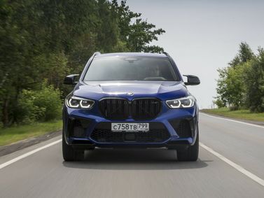 BMW X5 M III (F95)، دفع رباعي 5 أبواب — منظر أمامي