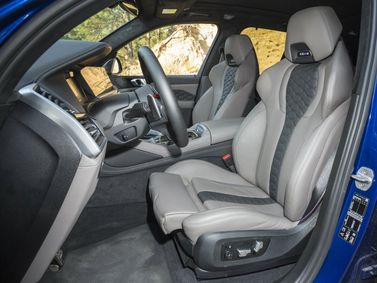 BMW X5 M III (F95)، دفع رباعي 5 أبواب — منطقة السائق
