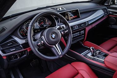 BMW X5 M II (F85)، دفع رباعي 5 أبواب — منطقة السائق