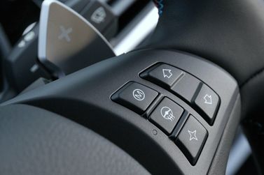 BMW X5 M I (E70)، دفع رباعي 5 أبواب — عجلة القيادة