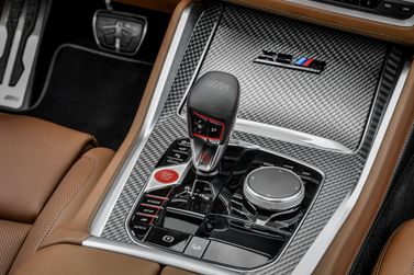 BMW X5 M III (F95)، دفع رباعي 5 أبواب — الكونسول الوسطي