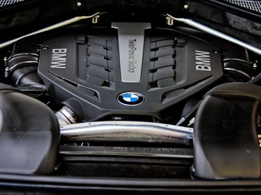 BMW X6 I (E71) فيس ليفت، دفع رباعي 5 أبواب — حجرة المحرك