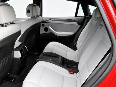 BMW X6 M ط (E71)، دفع رباعي 5 أبواب — المقاعد الخلفية