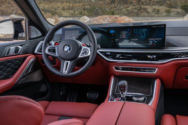 BMW X6 M III (F96) Рестайлинг, Внедорожник 5 дв. — место водителя