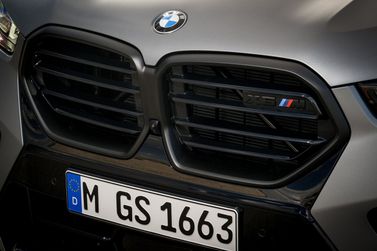BMW X6 M III (F96) Рестайлинг, Внедорожник 5 дв. — решётка радиатора