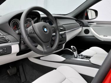 BMW X6 M ط (E71)، دفع رباعي 5 أبواب — منطقة السائق