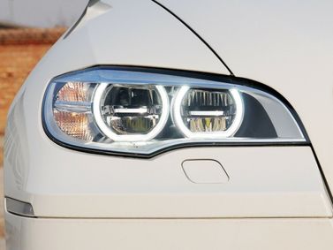 BMW X6 M I (E71) فيس ليفت، دفع رباعي 5 أبواب — المصباح الأمامي