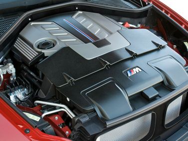 BMW X6 M ط (E71)، دفع رباعي 5 أبواب — حجرة المحرك