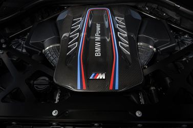 BMW X6 M III (F96) Рестайлинг, Внедорожник 5 дв. — моторный отсек