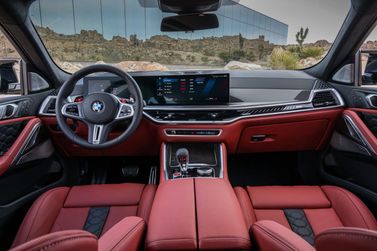 BMW X6 M III (F96) Рестайлинг, Внедорожник 5 дв. — место водителя