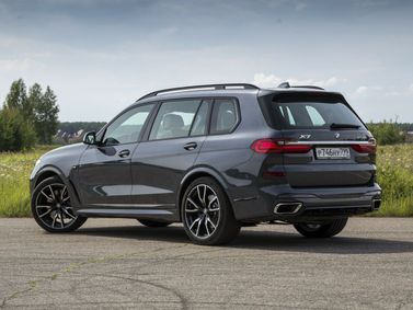 BMW X7 I (G07), Внедорожник 5 дв. — вид сзади слева