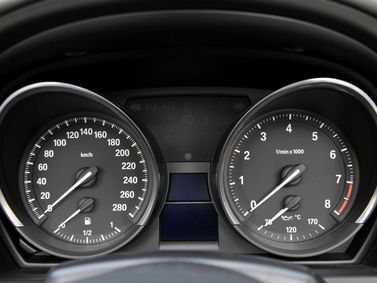 BMW Z4 II (E89)، رودستر — لوحة العدادات